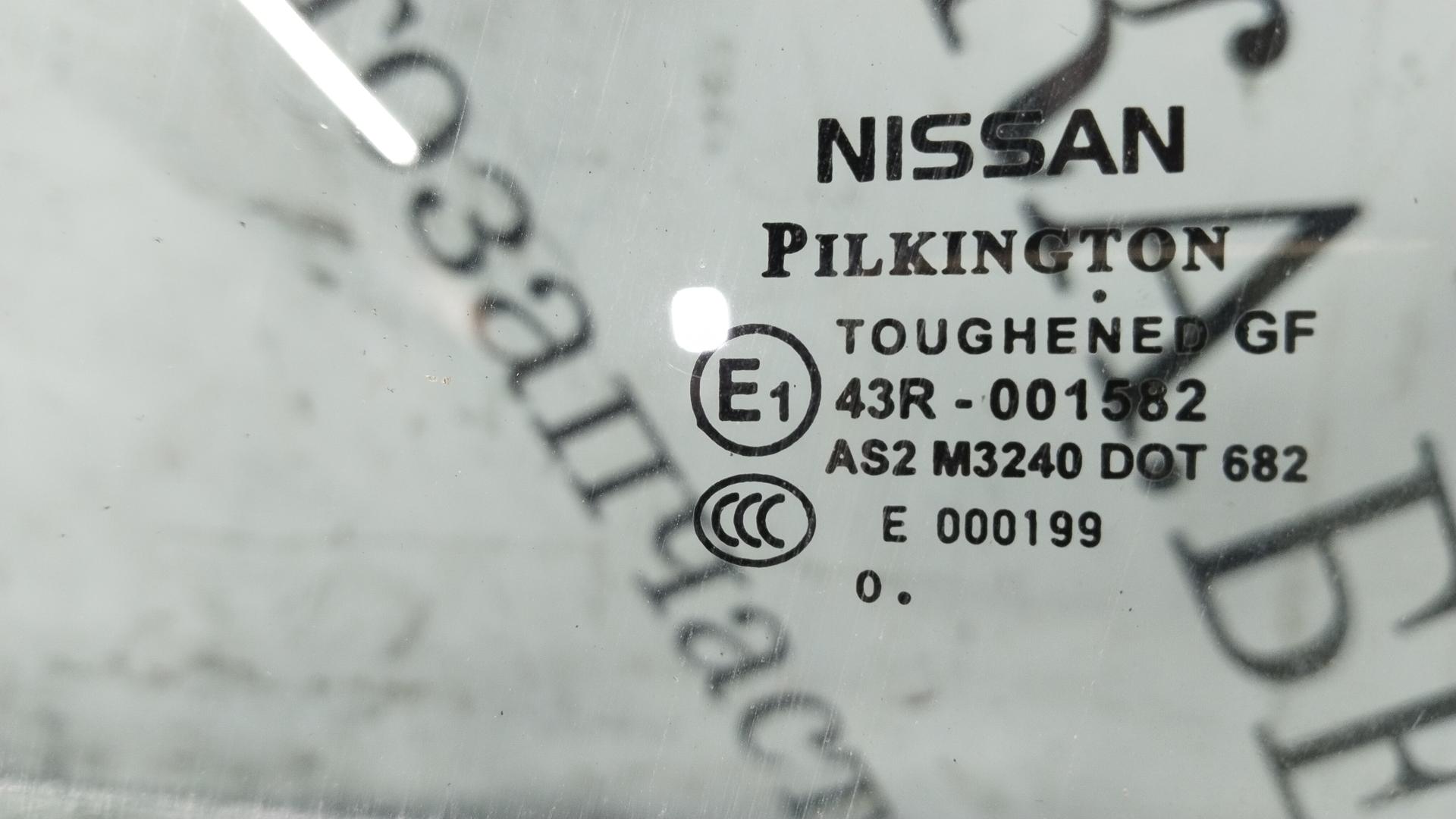 Стекло двери передней левой Nissan Qashqai 1 купить в Беларуси
